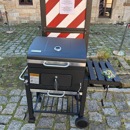 Aussergewoehnliche Wachstube Mit 3 Schlafraeumen Im Rittergut Leppersdorf Bei Radeberg *