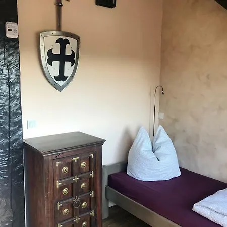 Wachstube Mit 3 Schlafraeumen Im Rittergut Leppersdorf * Wachau